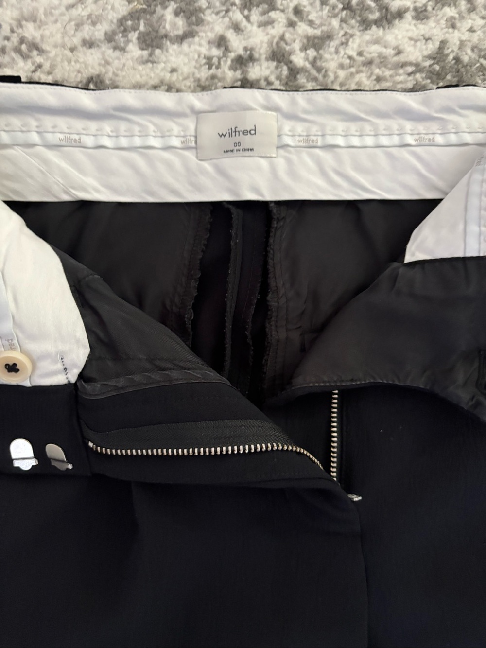 Aritzia Effortless pants - Picture 3 of 4
